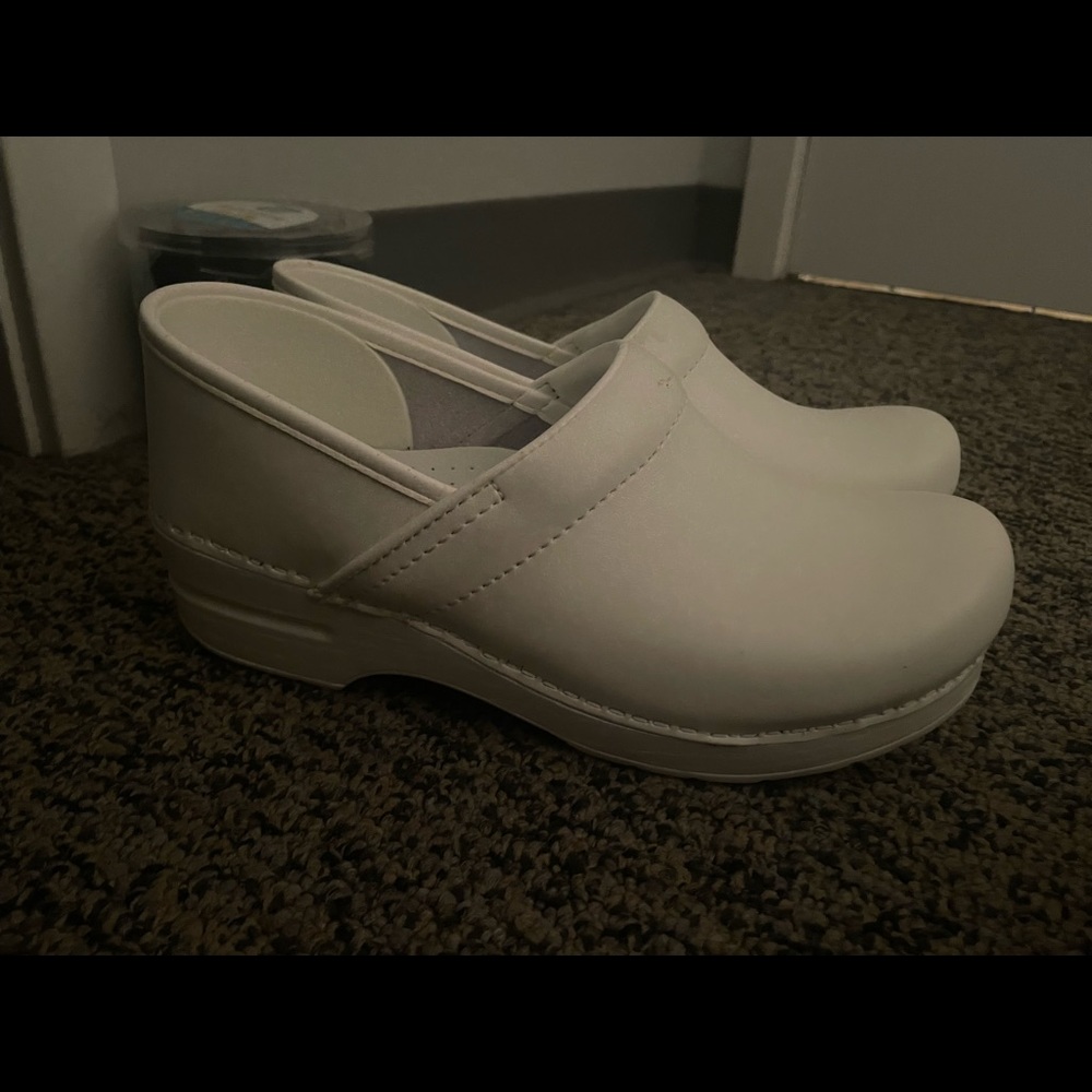 Danso White Clogs